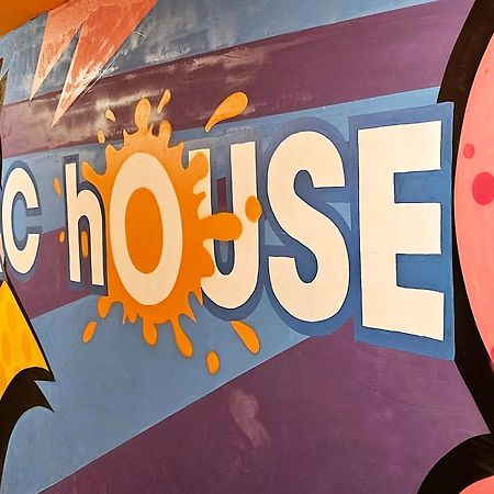 Arc House Pop Art Hostel Мадрид Екстериор снимка
