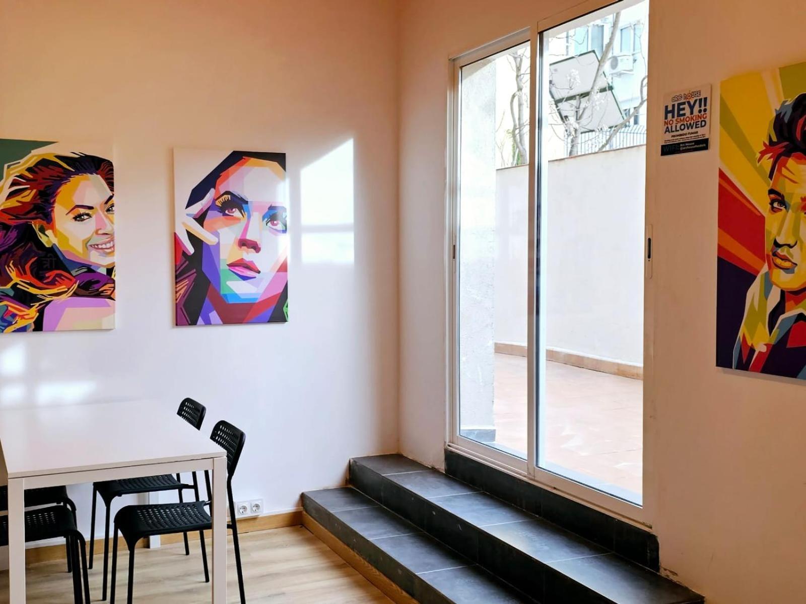 Arc House Pop Art Hostel Мадрид Екстериор снимка